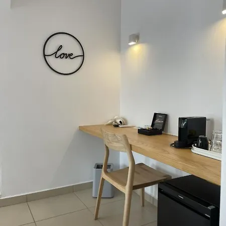 白色之谜酒店 招待所 3*